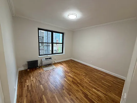 Bedroom, photo 1
