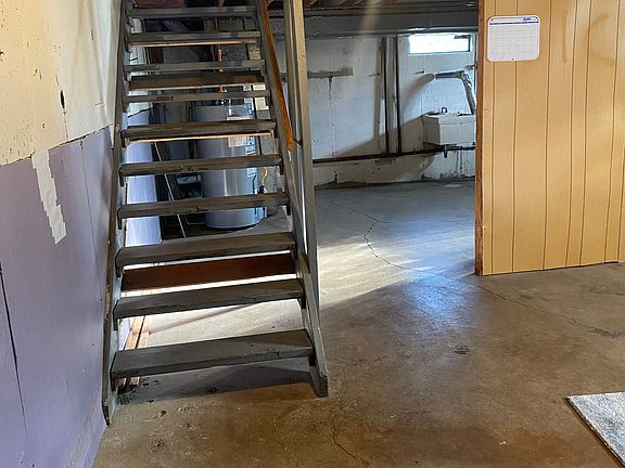 5th image of 4056 Harwood Ave