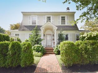 192 Carnation Ave, Floral Park, NY 11001