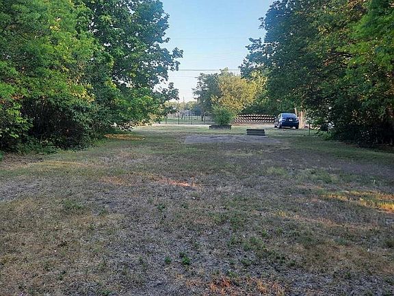 3rd image of 1000 Gurley Ln