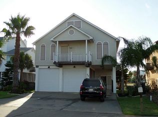 514 Sunset Cir, Tiki Island, TX 77554