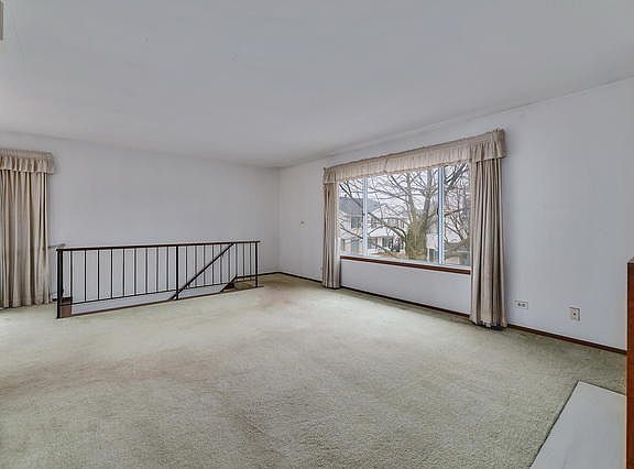 2nd image of 377 Coventry Ct #4-5