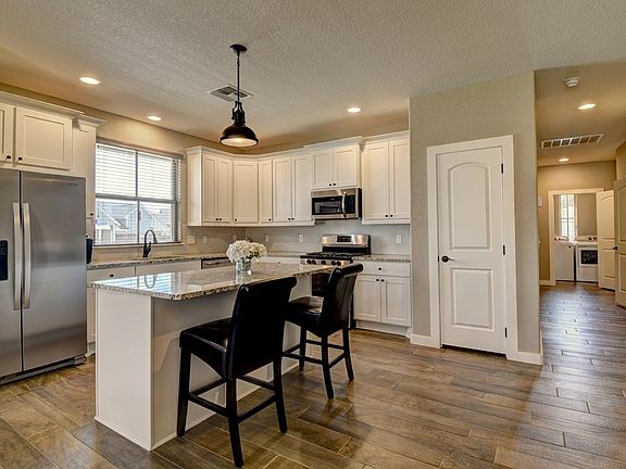 5th image of 1033 Creswell Ln