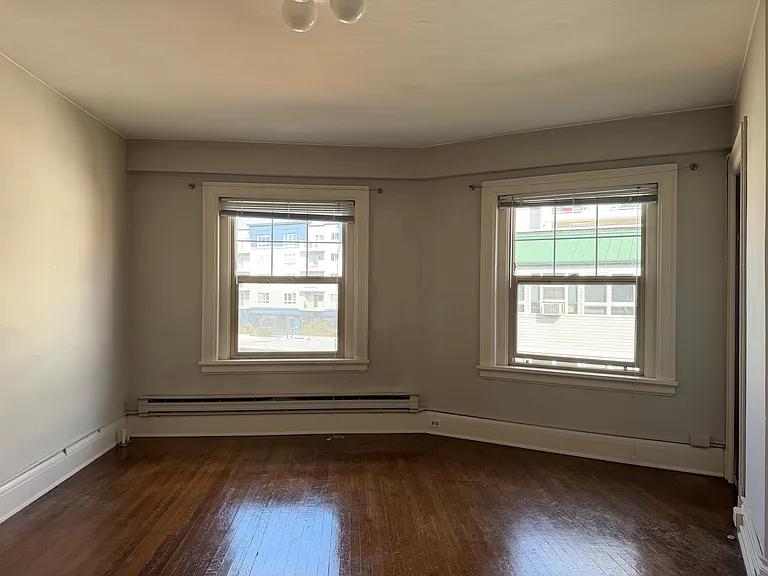 Sherwood Apartments — Photo 13