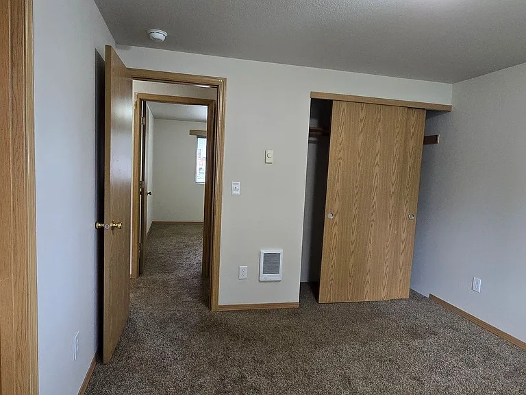 2261 E Crestview Dr — Photo 12