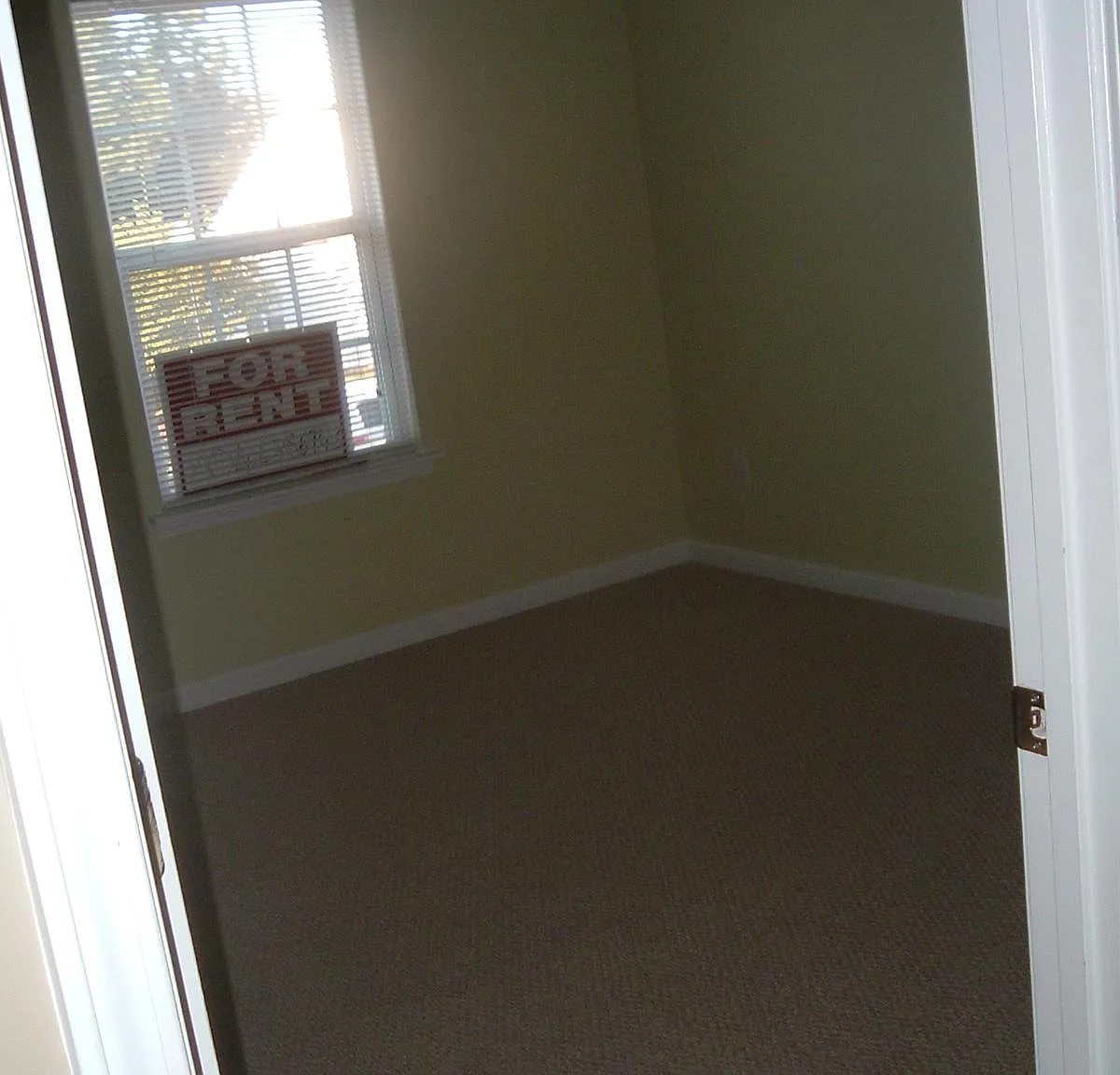 3 bed, 2.5 bath, 1638 sqft, $2,100 — Photo 3