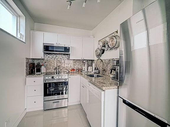 5th image of 1250 West Ave APT 5W