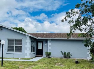 6111 Rainbow Cir, Greenacres, FL 33463