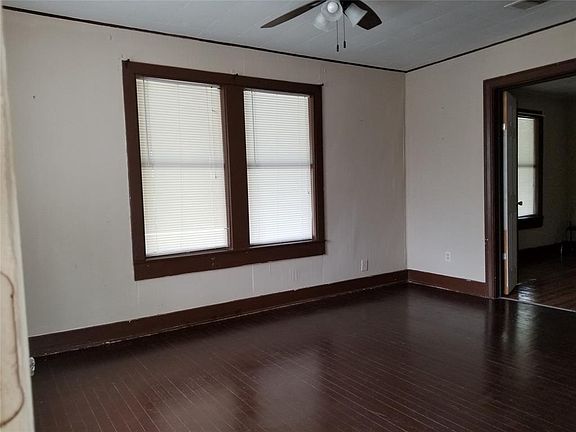 5th image of 1016 N Commerce St