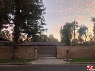23228 Erwin St, Woodland Hills, CA 91367