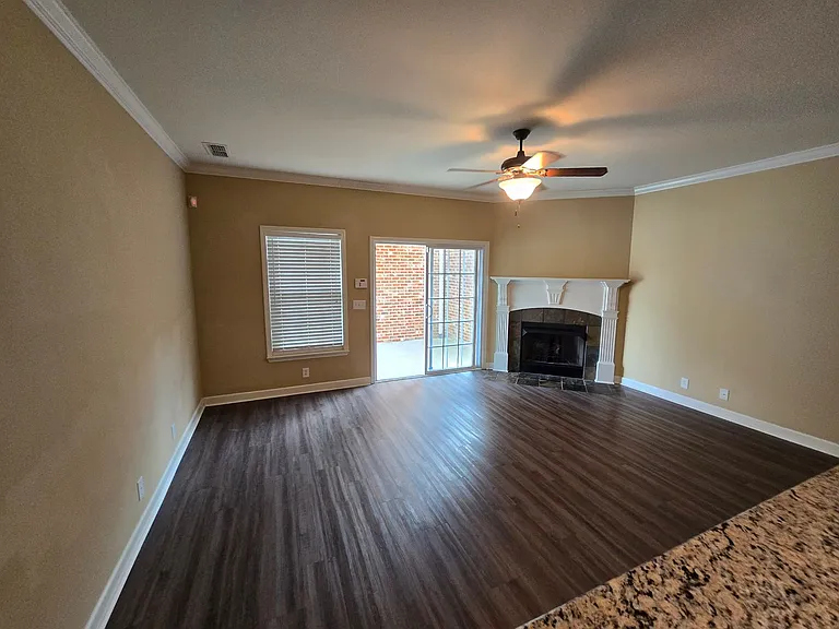 2121 Cason Ln — Photo 6