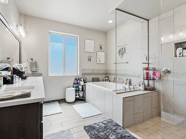 501 Montecito Dr — Photo 32