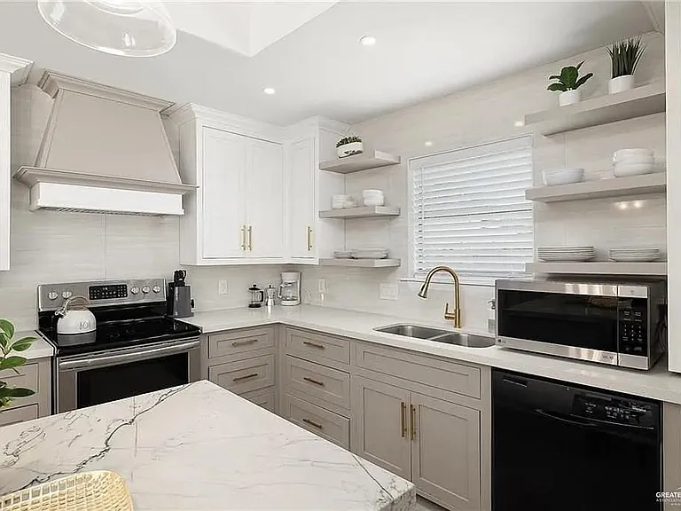 312 Xanthisma Ave — Photo 5