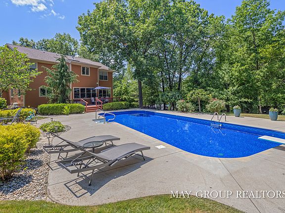 4th image of 5254 Canyon River Dr NE