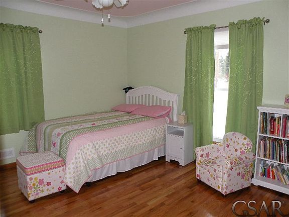 3rd image of 885 Riverlane Dr