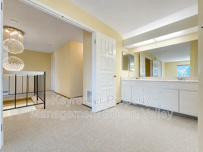 1293 Knollview Dr — Photo 15