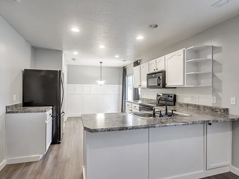 362 S 1230 W — Photo 5