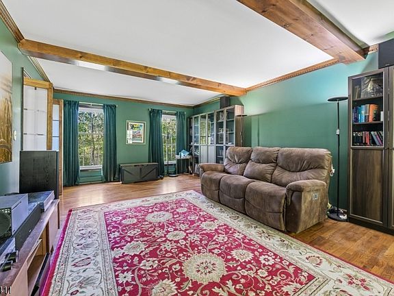 5th image of 213 Stanhope Rd