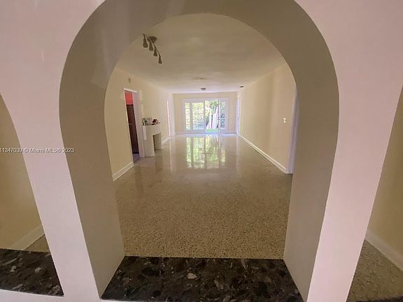 4th image of 3739 Sheridan Ave