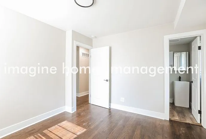 3 bed, 1.5 bath, 1284 sqft, $1,995 — Photo 4