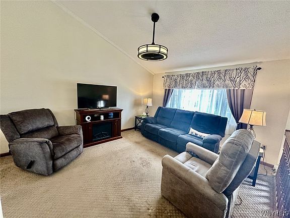 3rd image of 149 Hillpine Rd