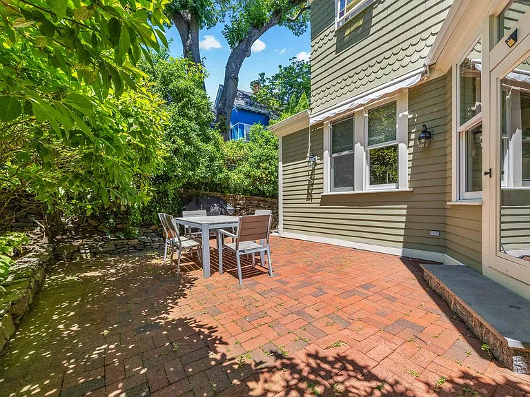 19 Howe Pl — Photo 24