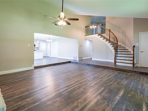 5th image of 2914 Forest Park Dr