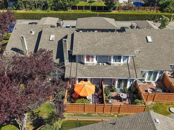 2070 Amelia Ave #23, Sidney, BC V8L 4X6