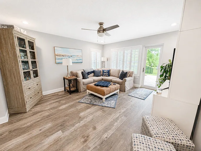 101 Sunset Cir — Photo 2