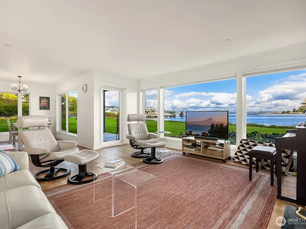 428 Harborview Drive NE #112, Bainbridge Island, WA 98110