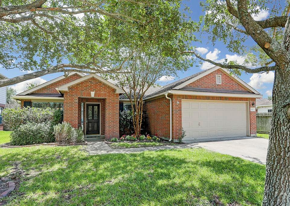 1st image of 2227 Winding Hollow Dr