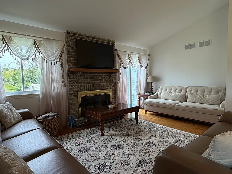 1870 Grosse Pointe Cir — Photo 11