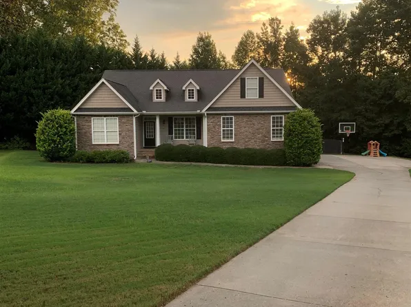7 Duchess Ct, Travelers Rest, SC 29690