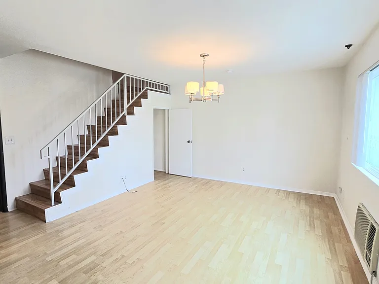 2251 Crenshaw Blvd #6 — Photo 8