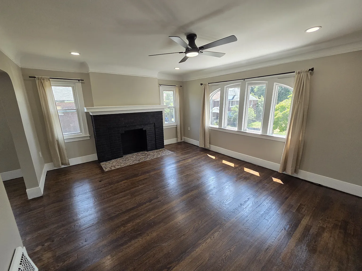 3 bed, 1300 sqft, $1,400 — Photo 4