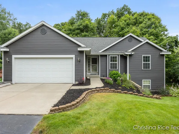 15411 Cedar Leaf Ct NE, Cedar Springs, MI 49319
