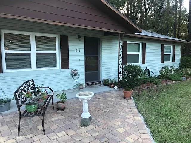 3 bed, 1.5 bath, 1056 sqft, $1,500 — Photo 2