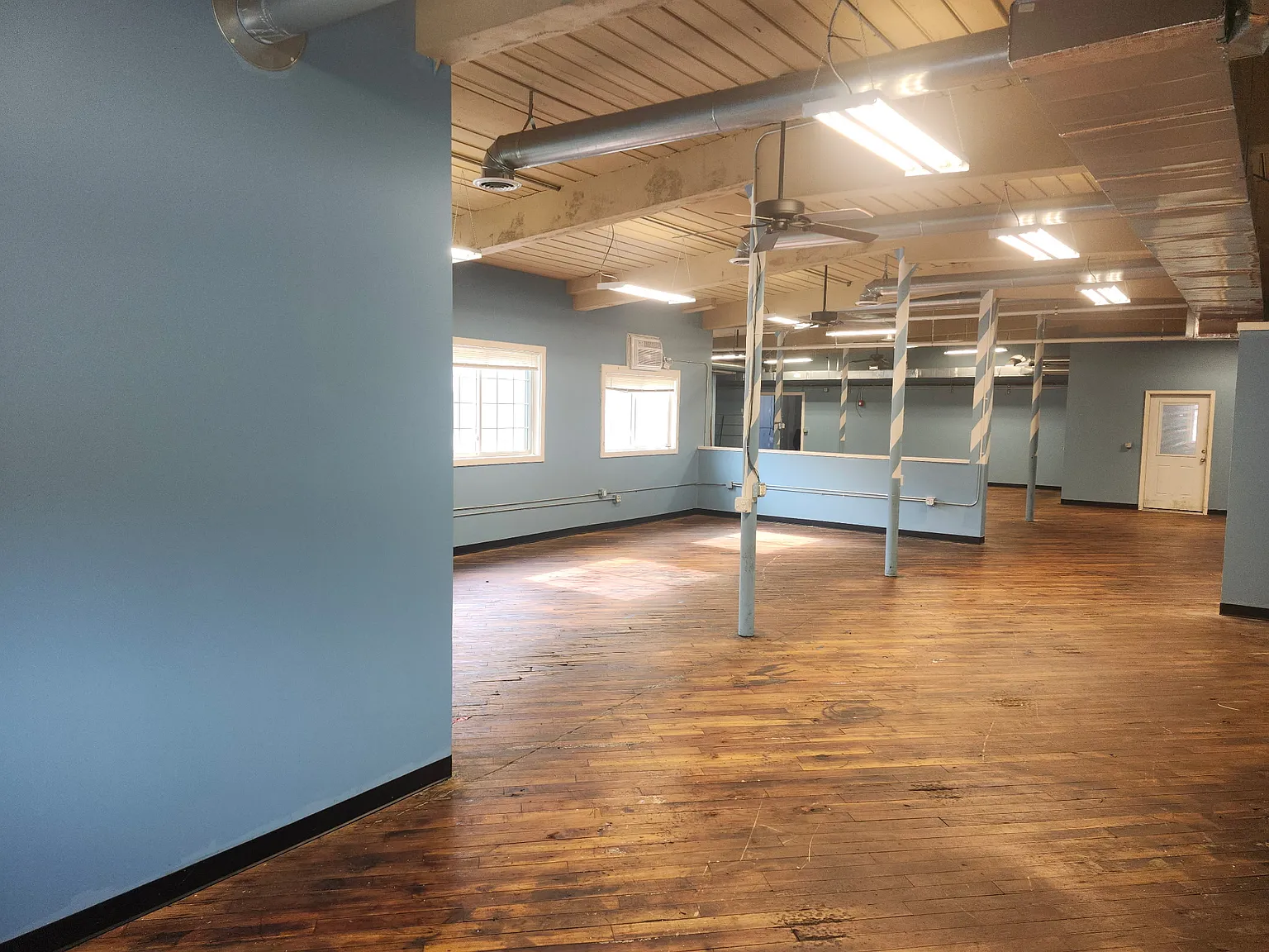 4 bed, 4300 sqft, $3,200 — Photo 3