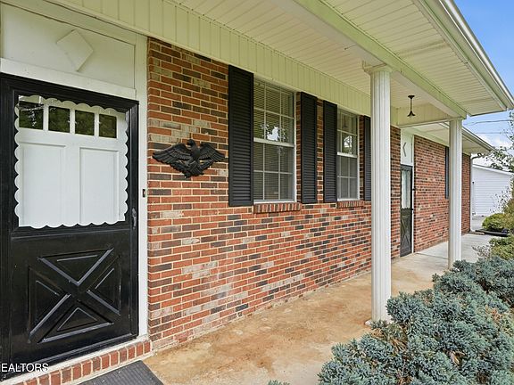 5th image of 355 Crock Rd