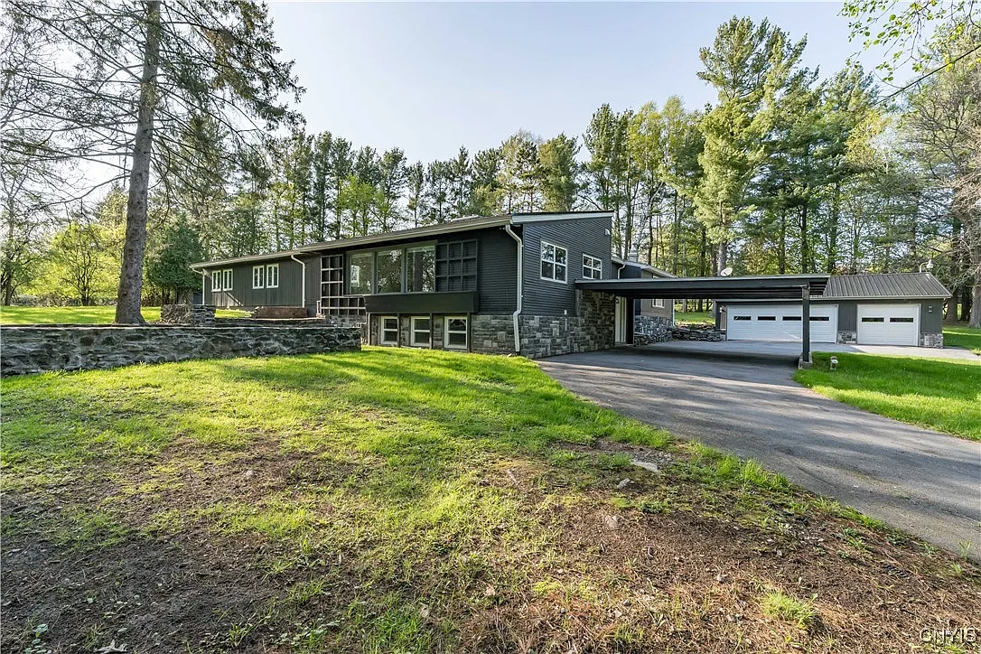 1444 Holcomb St photo 1