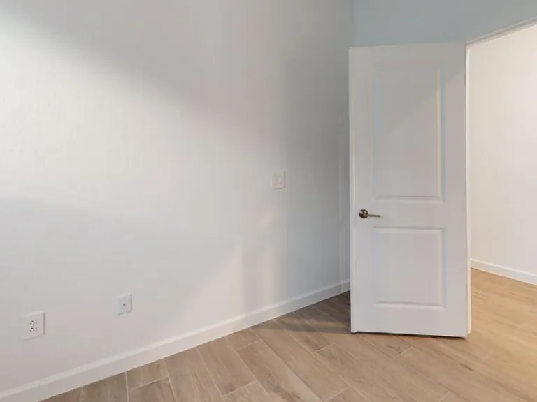 7949 Lakes Edge Ln — Photo 10