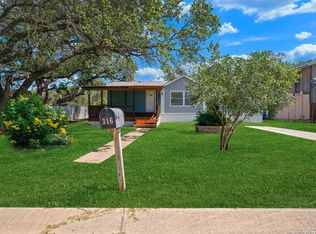 316 Davis Ave, Devine, TX 78016