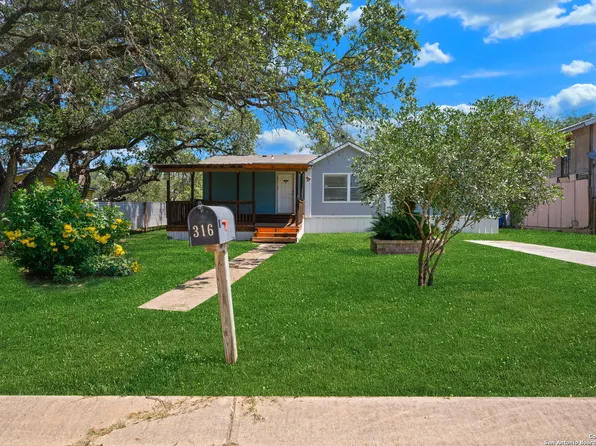 316 DAVIS AVE, Devine, TX 78016
