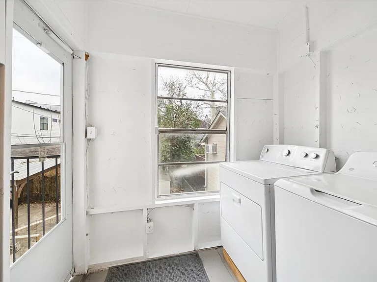 1937 W McKinney St #1939 — Photo 15