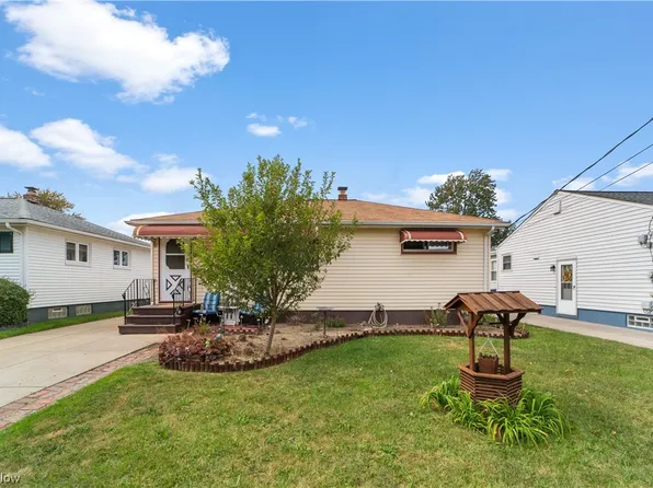 6034 Michael Dr, Brookpark, OH 44142