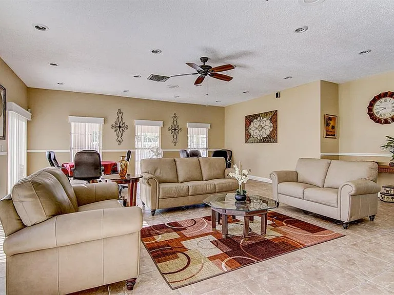 1403 Arrowhead Cir W #13-E — Photo 37