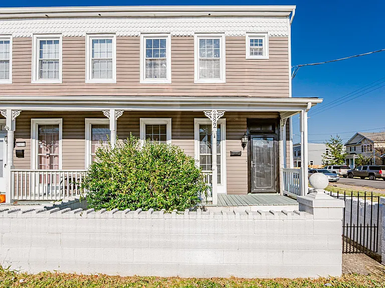 2822 Q St — Photo 1