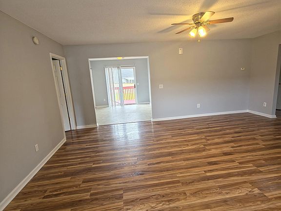 5th image of 9 Killian Green Ct
