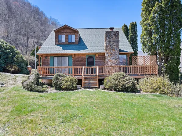 216 Holley Ln, Maggie Valley, NC 28751