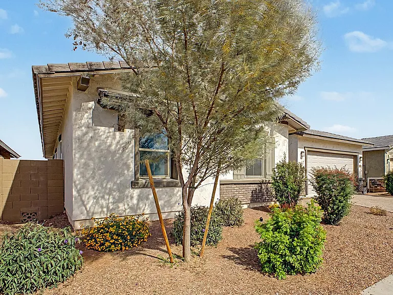 13103 N 174th Dr — Photo 3